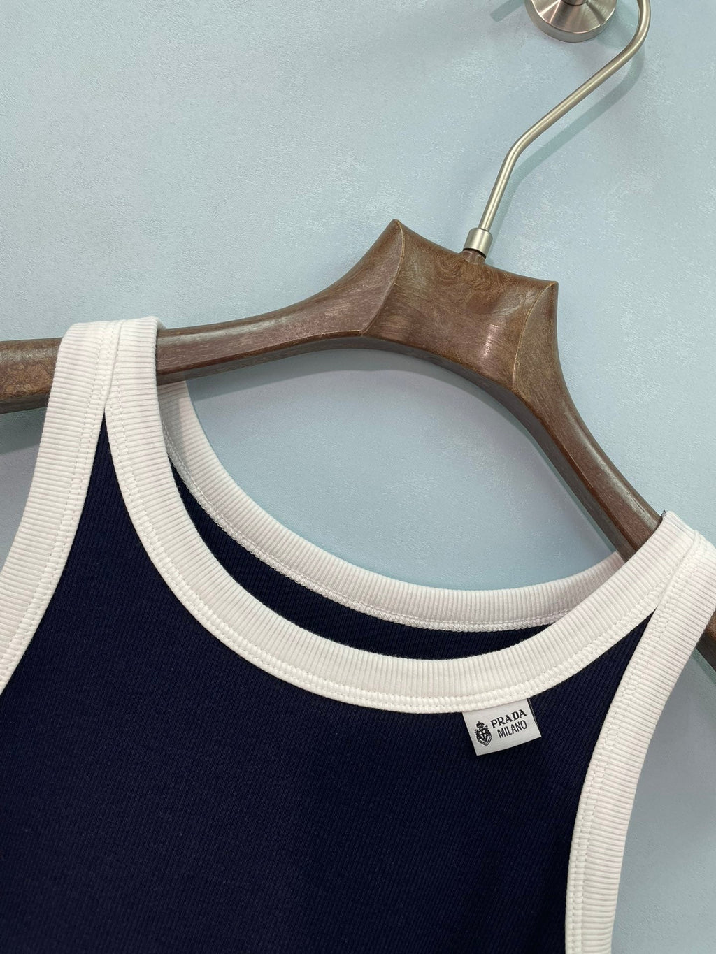 PRADA 26S SLEEVELESS TOP STYLE 946