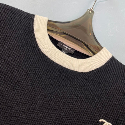 CHANEL 26S CREW NECK KNIT SWEATER 1551