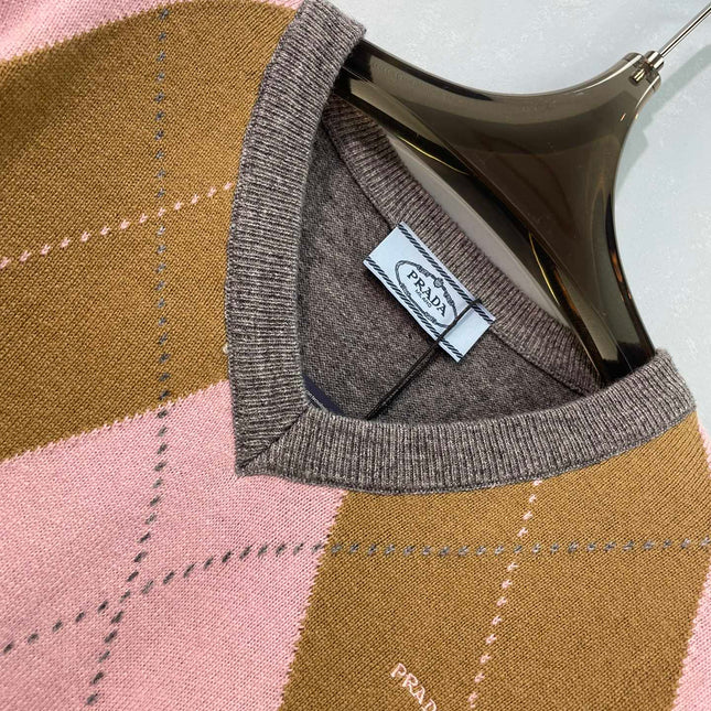 PRADA 26S V-NECK ARGYLE KNIT SWEATER 1077