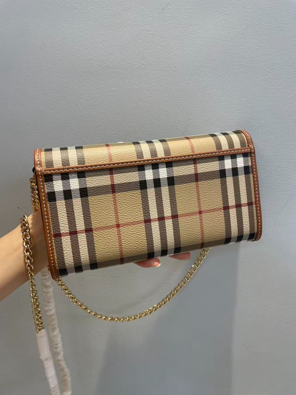 BBR CHECK CHAIN STRAP WALLET IN BEIGE CALFSKIN