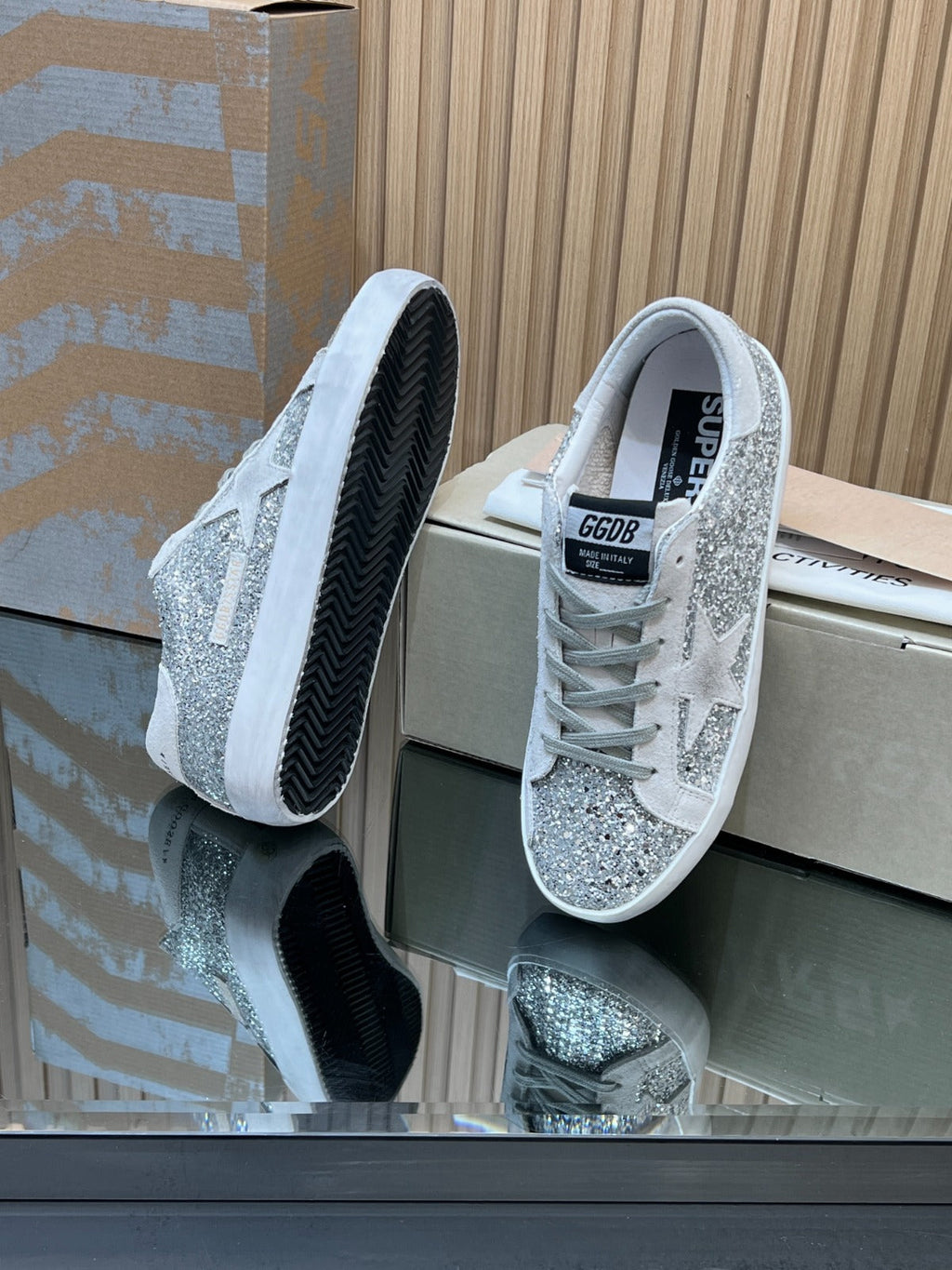 GOLDEN GOOSE BALL IN SILVER GLITTER WITH ICE GRAY WHITE STAR