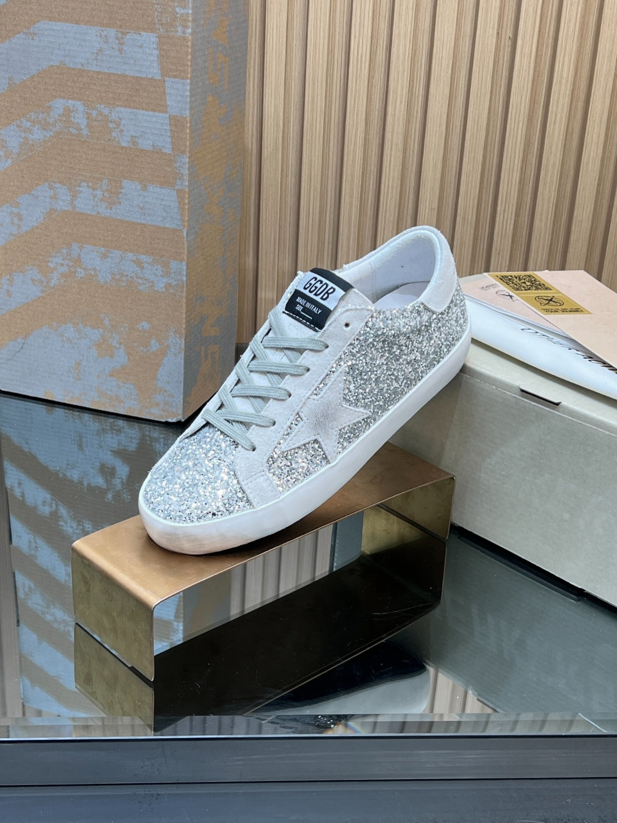 GOLDEN GOOSE BALL IN SILVER GLITTER WITH ICE GRAY WHITE STAR