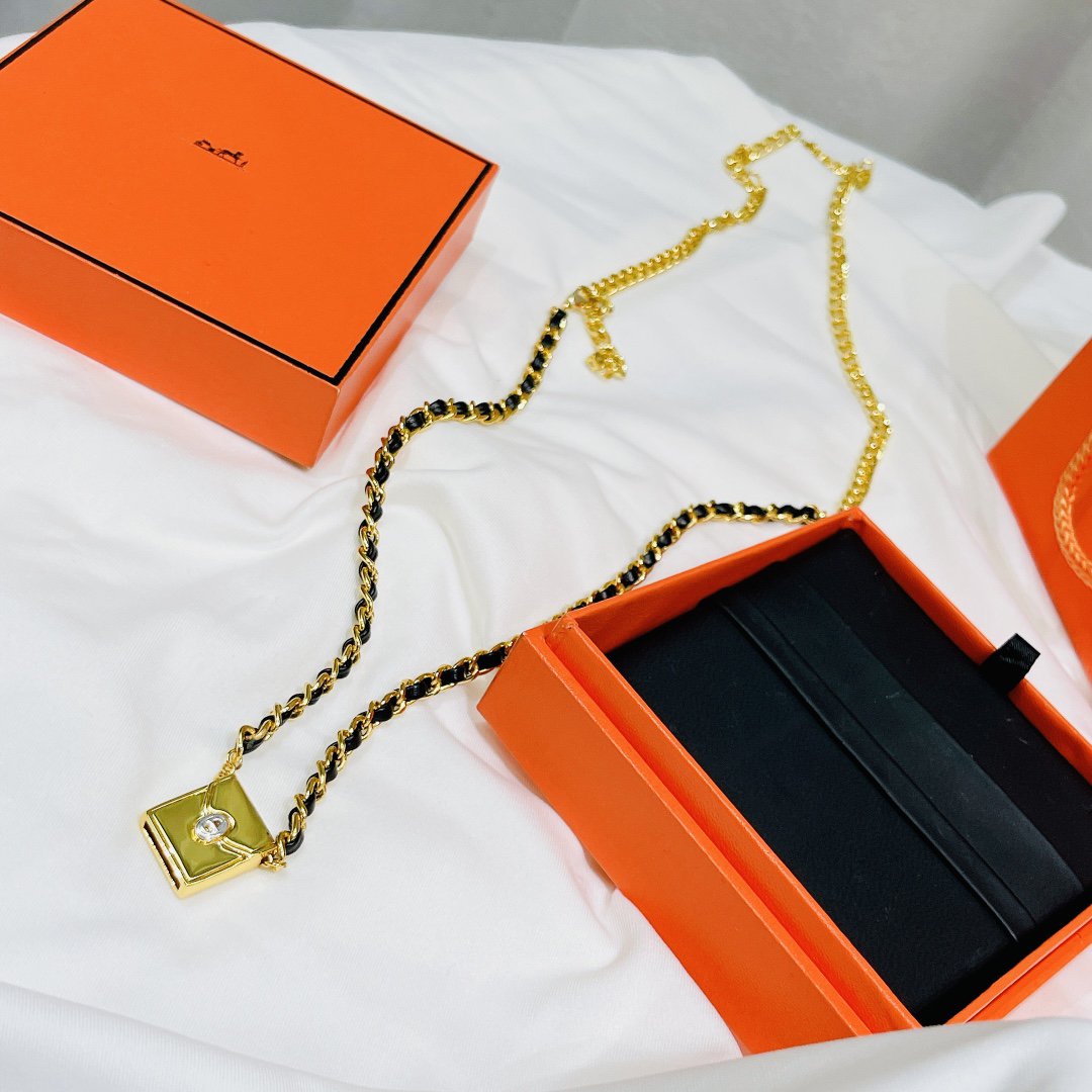 NECKLACE H BAG BLACK GOLD