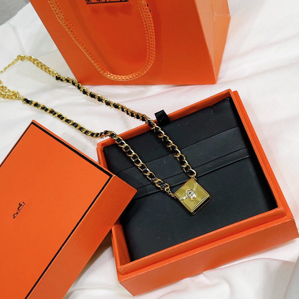NECKLACE H BAG BLACK GOLD