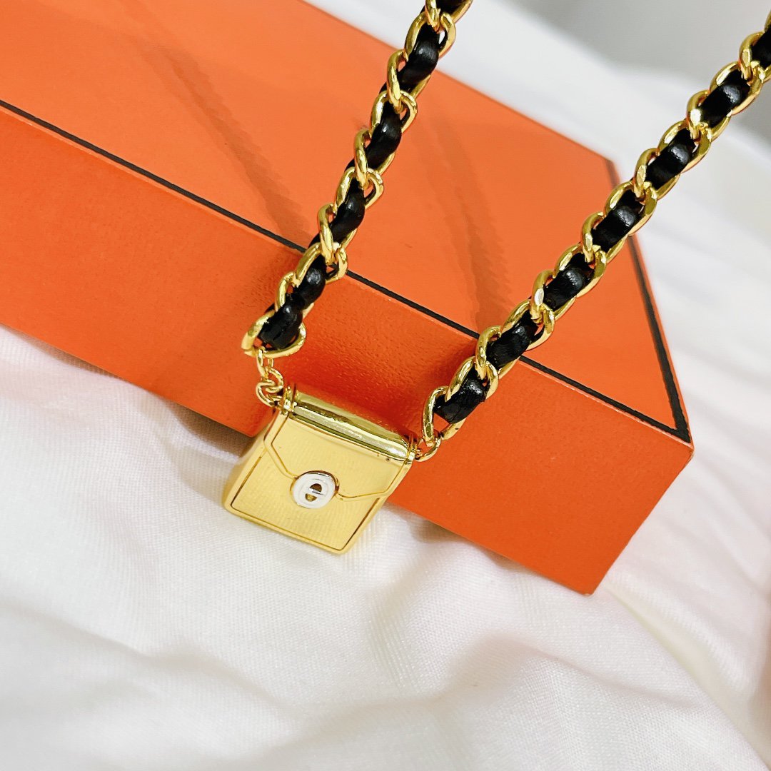 NECKLACE H BAG BLACK GOLD