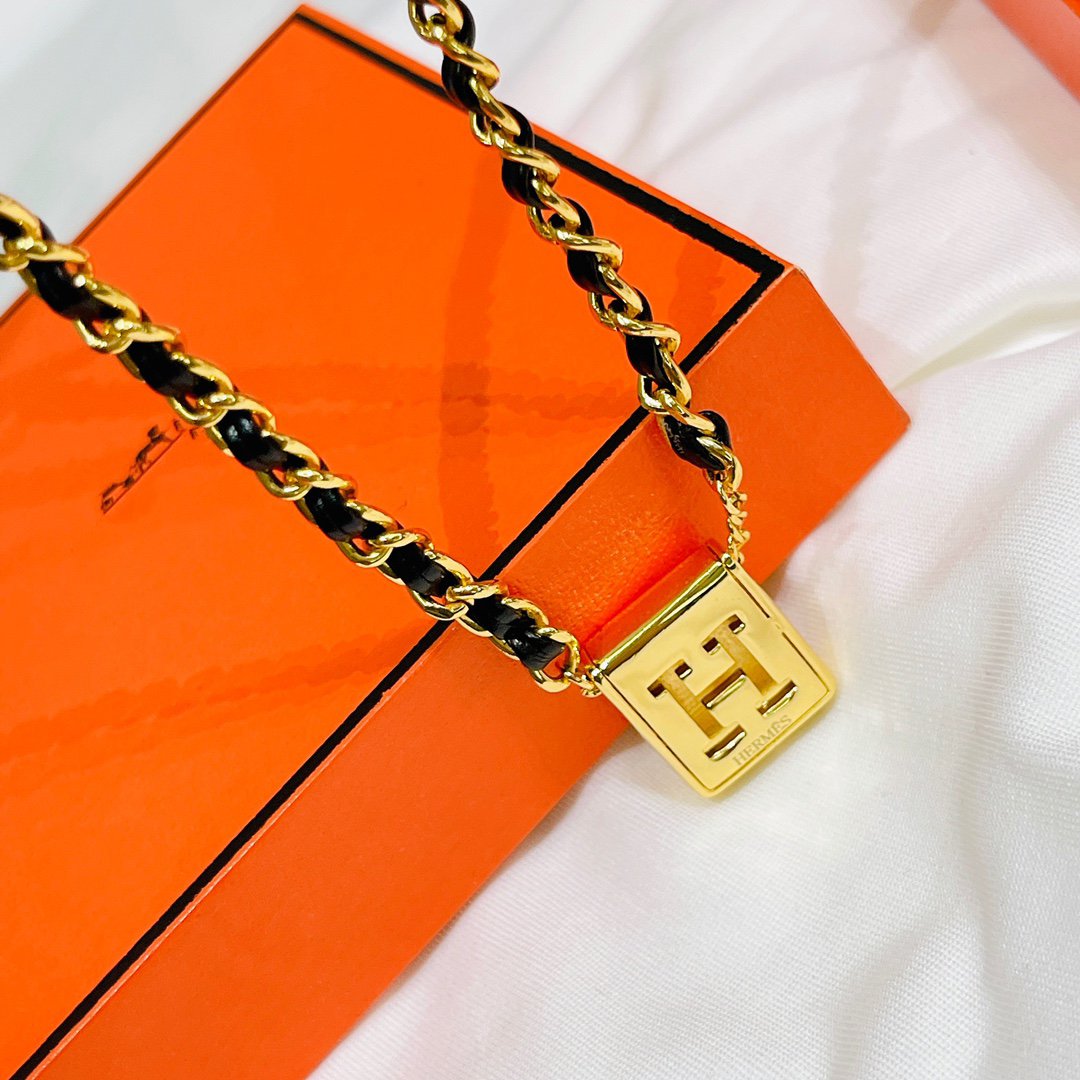 NECKLACE H BAG BLACK GOLD
