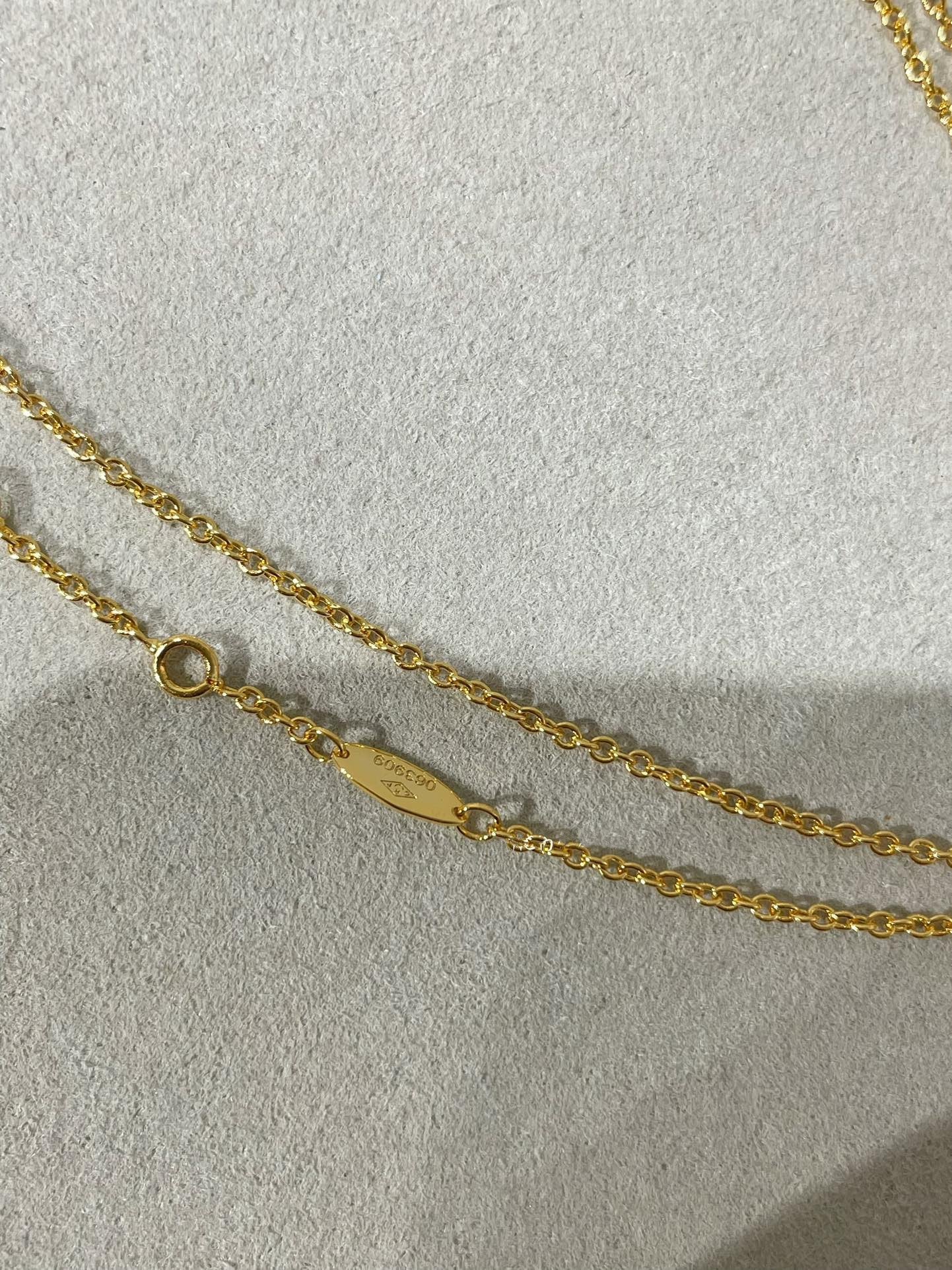 ROSE DES VENTS 3 MOTIF GOLD MOP NECKLACE