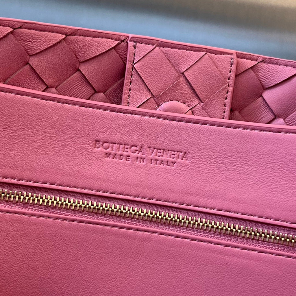 BV LARGE ANDIAMO 45CM PINK LAMBSKIN