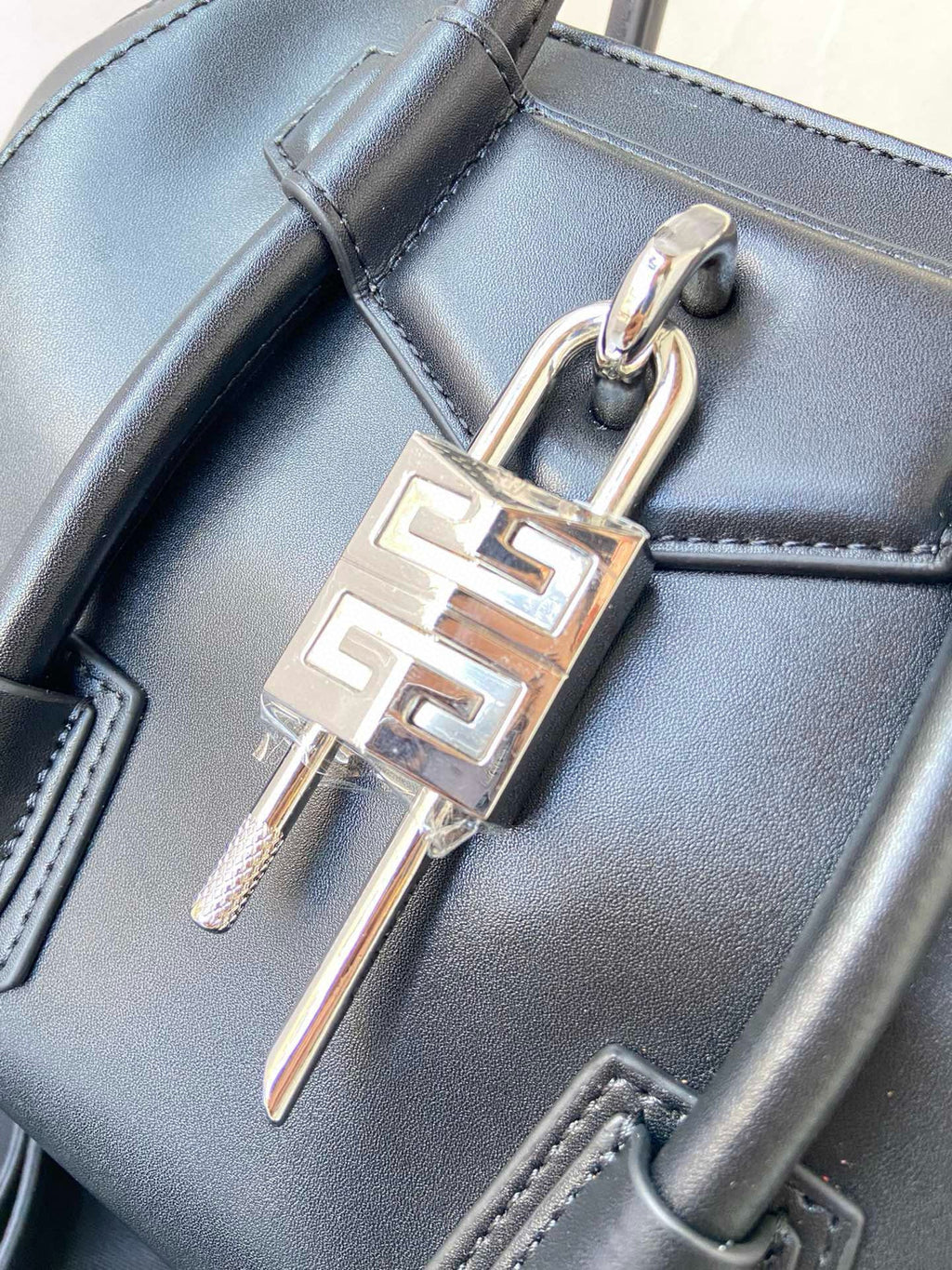 MINI 27 ANTIGONA LOCK BAG IN BLACK LAMBSKIN