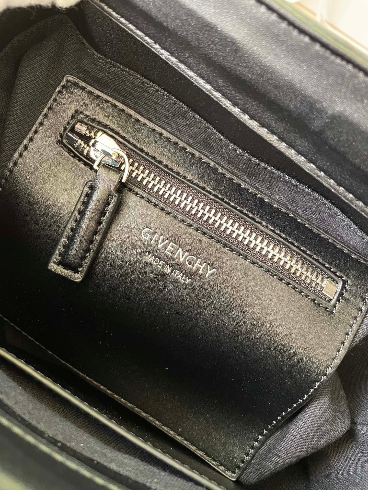 MINI 27 ANTIGONA LOCK BAG IN BLACK LAMBSKIN