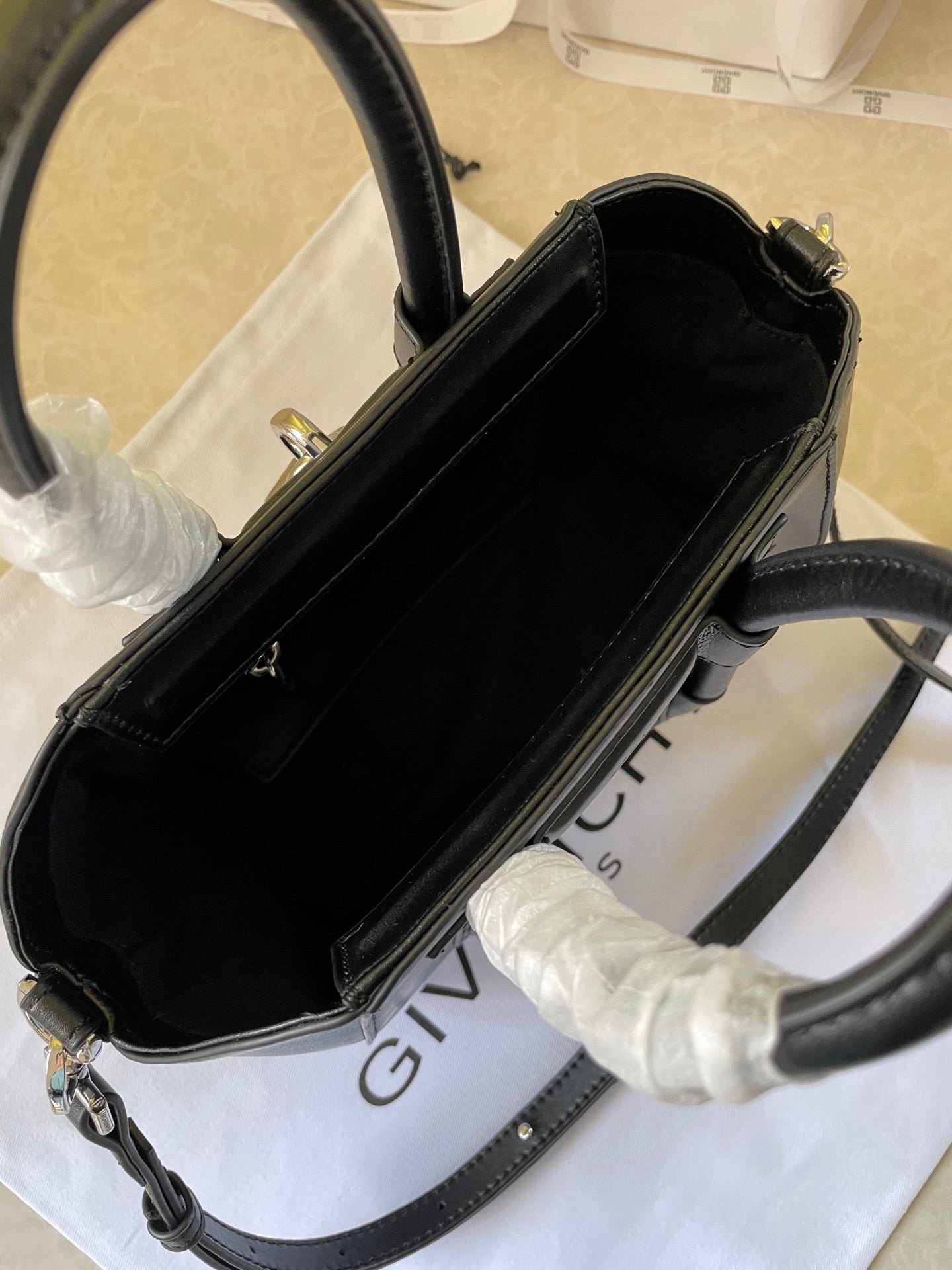 MINI 27 ANTIGONA LOCK BAG IN BLACK LAMBSKIN