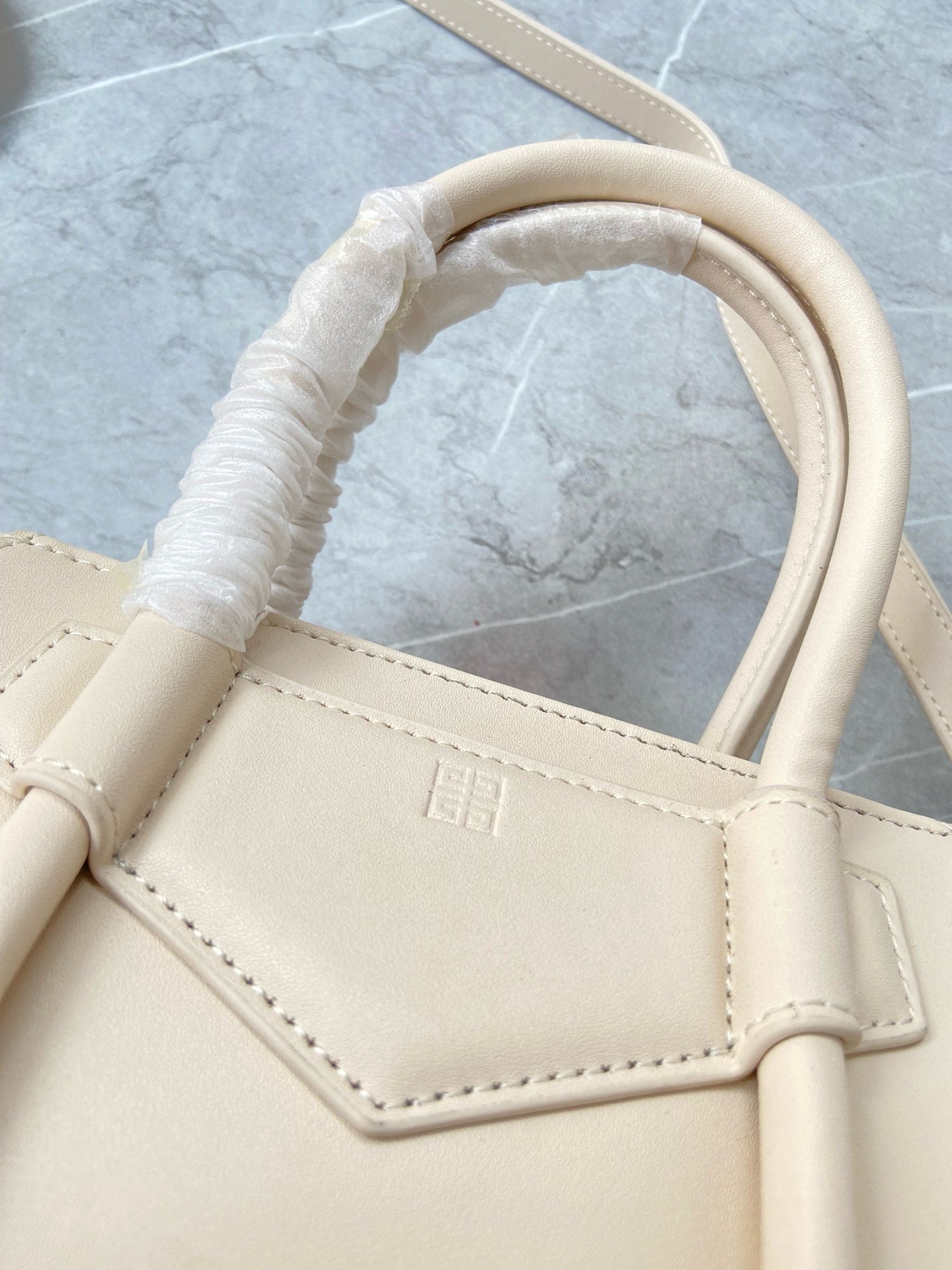 MINI 27 ANTIGONA LOCK BAG IN BEIGE LAMBSKIN