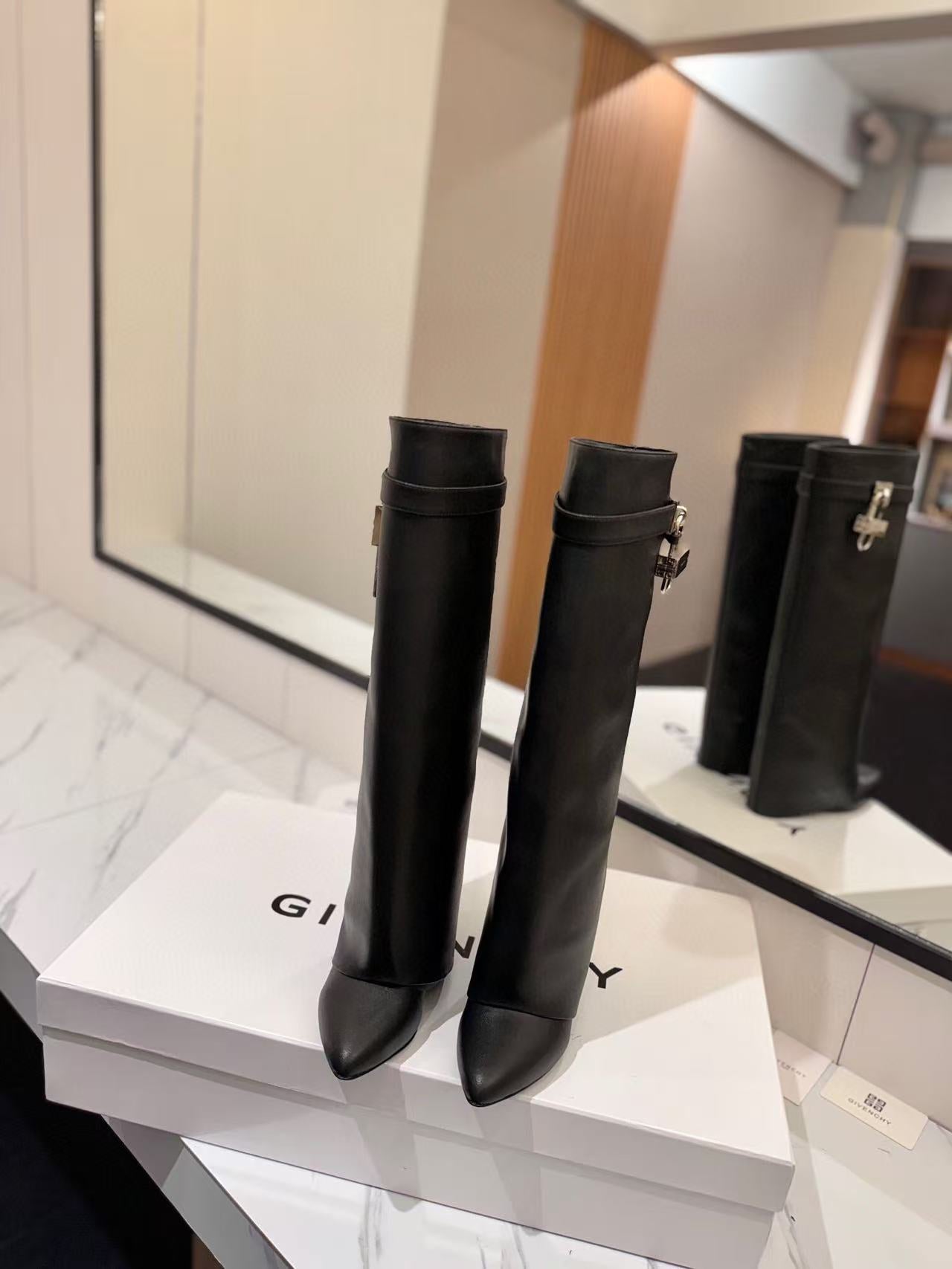 SHARK LOCK BOOTS IN BLACK CALFSKIN SHW