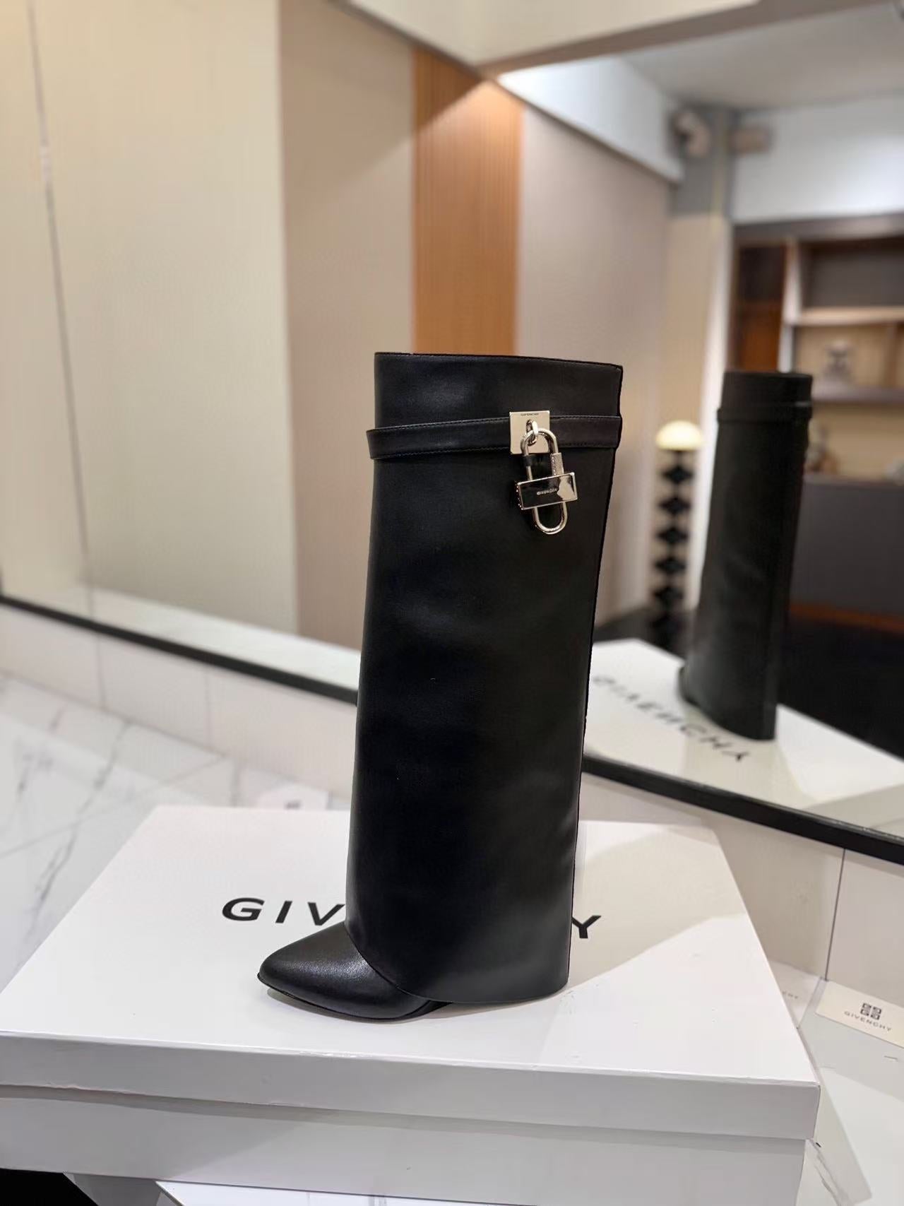 SHARK LOCK BOOTS IN BLACK CALFSKIN SHW
