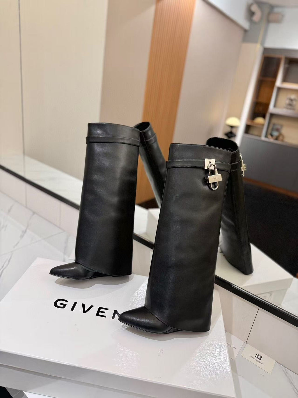 SHARK LOCK BOOTS IN BLACK CALFSKIN SHW