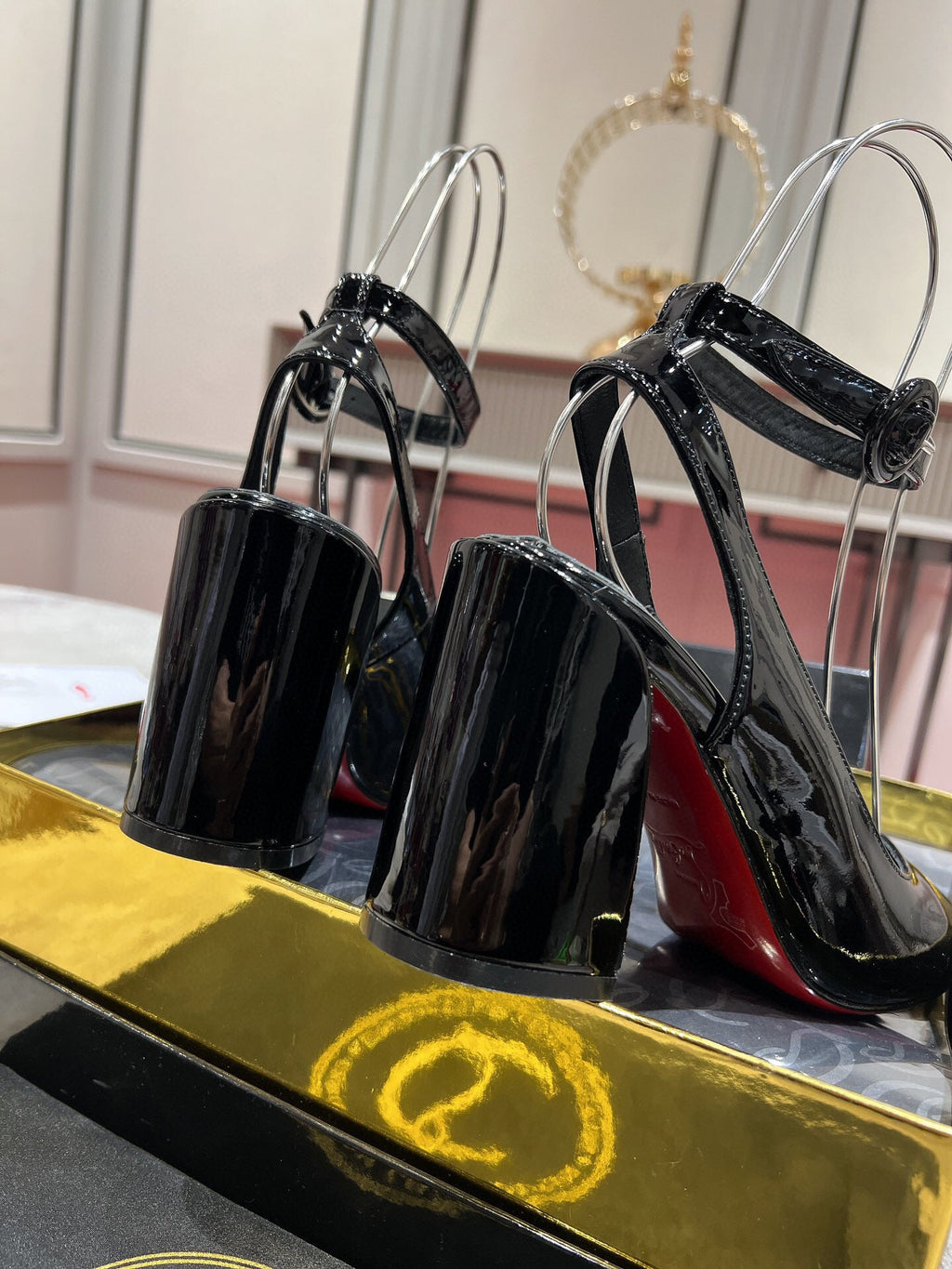CL MISS SAB IN BLACK PATENT RED SOLE PUMPS