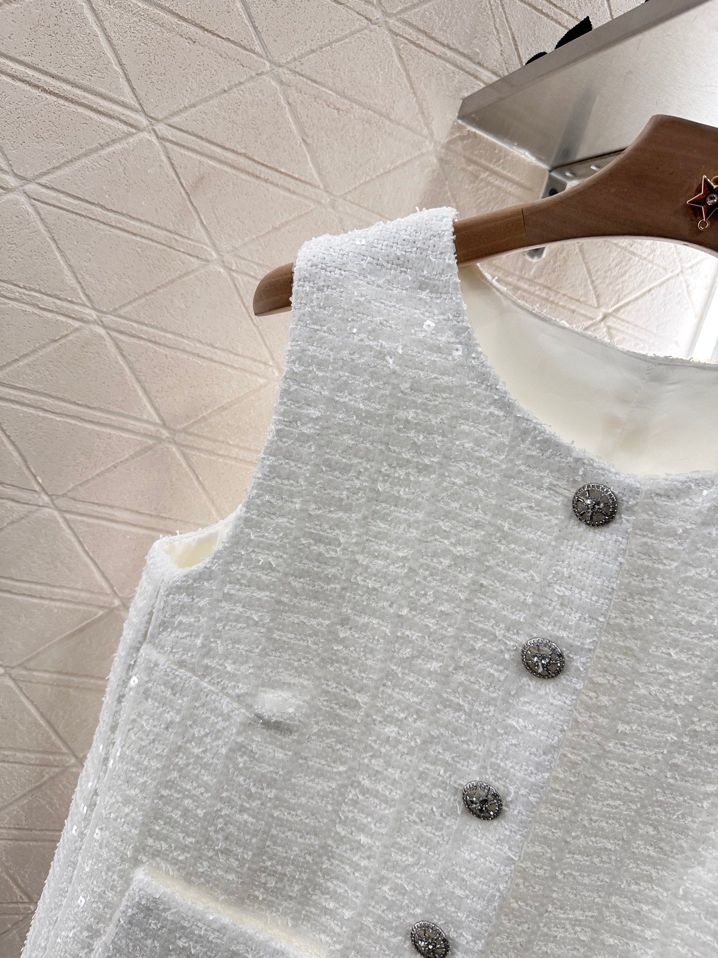 CC READY-TO-WEAR – WHITE TWEED VEST