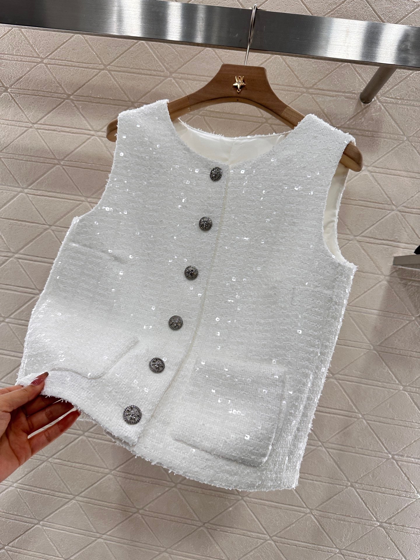 CC READY-TO-WEAR – WHITE TWEED VEST