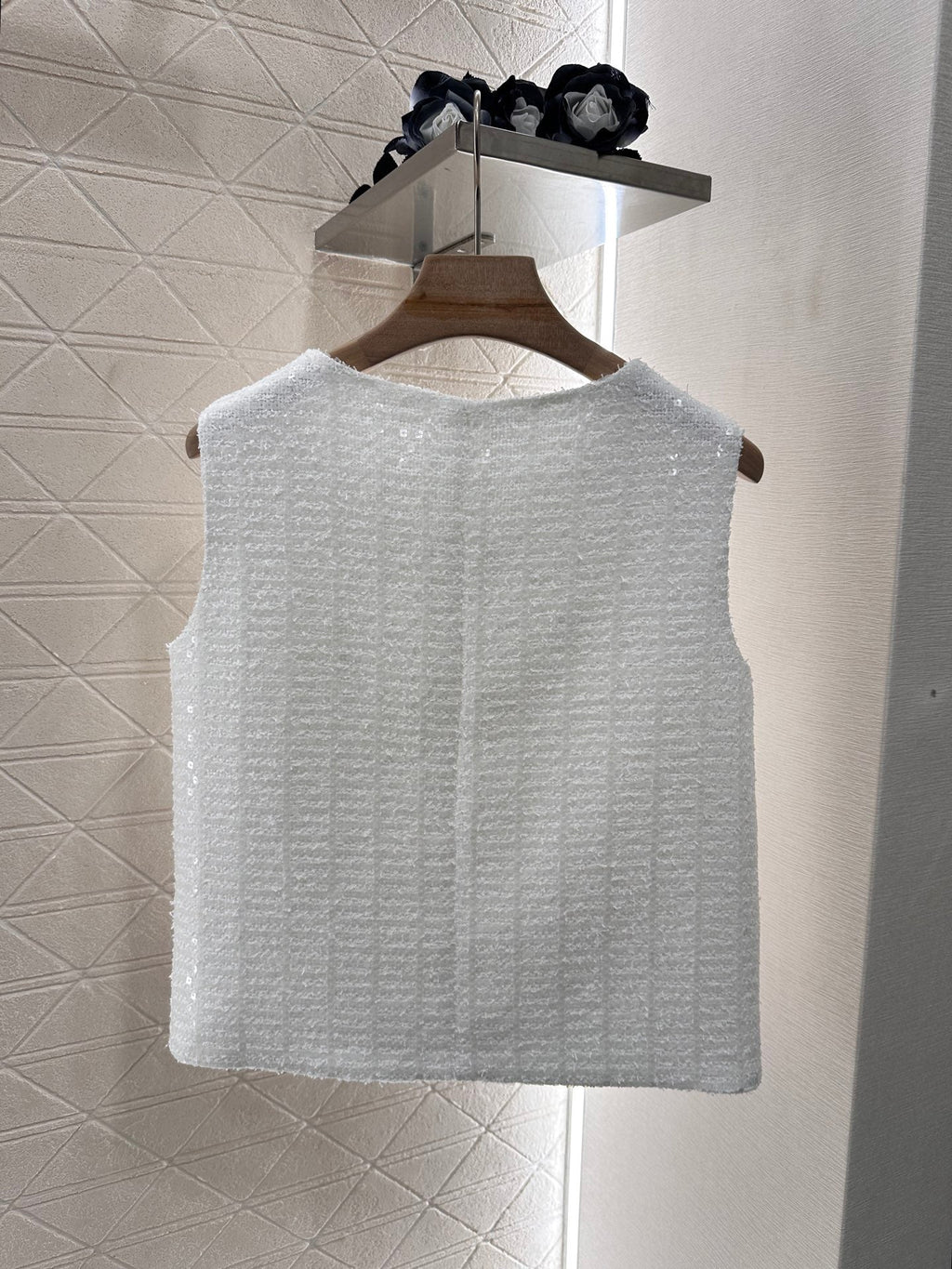 CC READY-TO-WEAR – WHITE TWEED VEST
