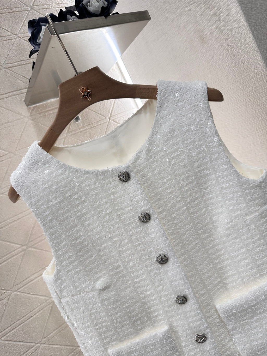 CC READY-TO-WEAR – WHITE TWEED VEST
