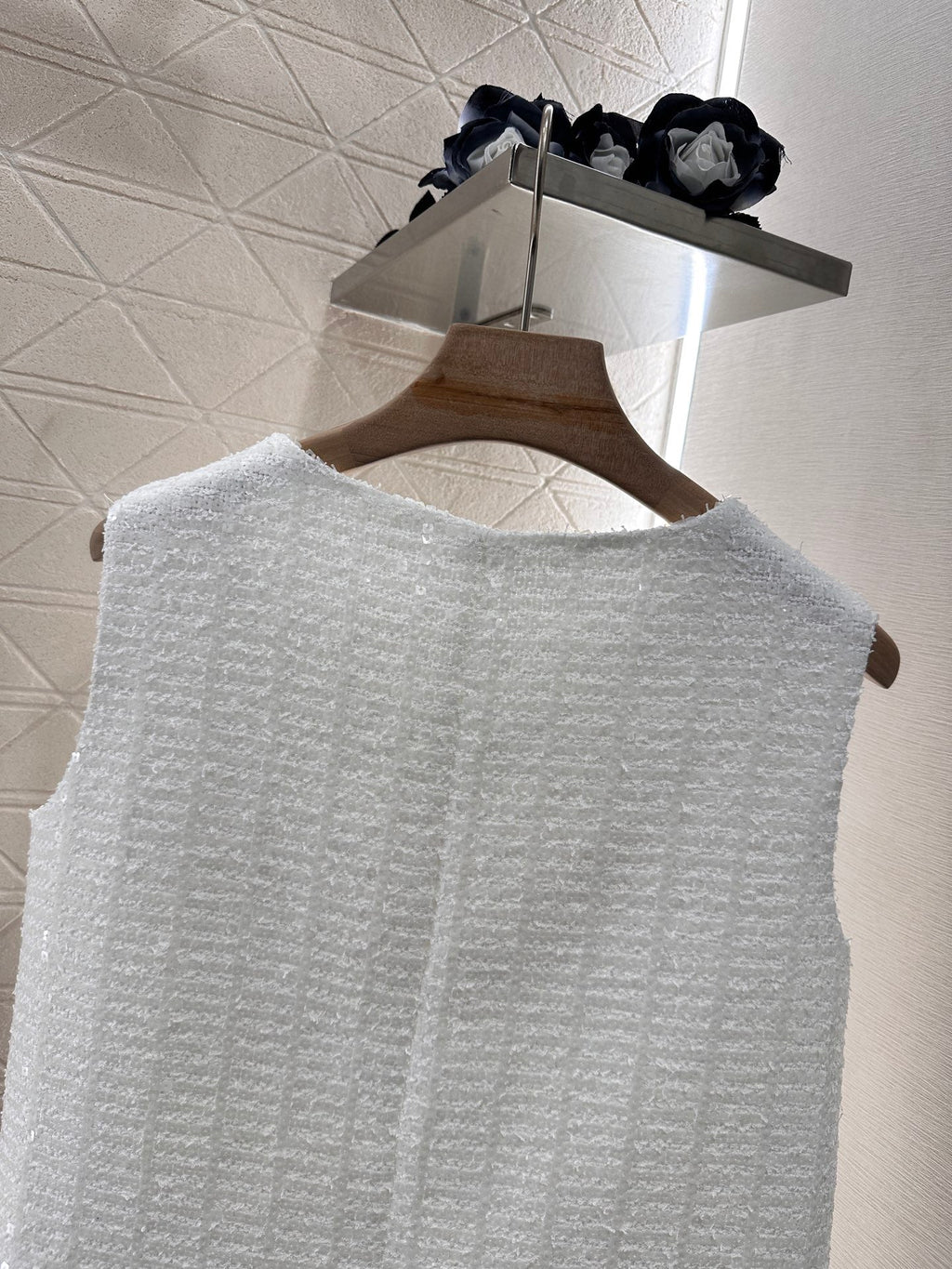 CC READY-TO-WEAR – WHITE TWEED VEST