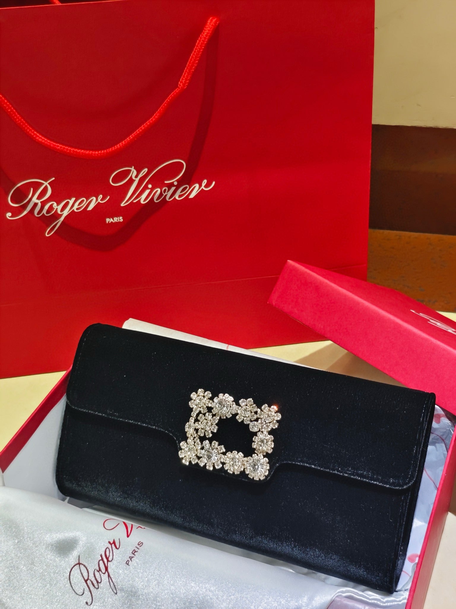 EFFLORESCENCE CLUTCH 24 IN BLACK VELVET