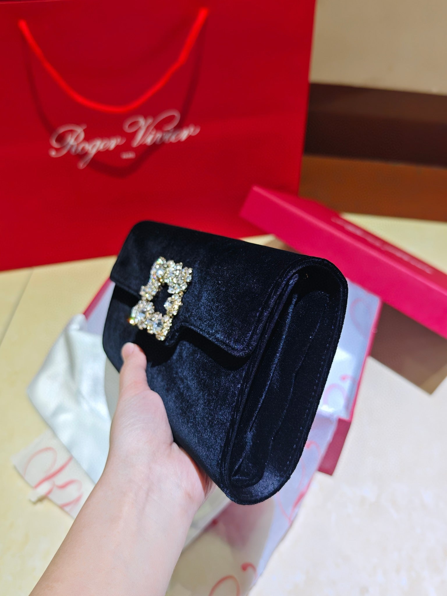 EFFLORESCENCE CLUTCH 24 IN BLACK VELVET