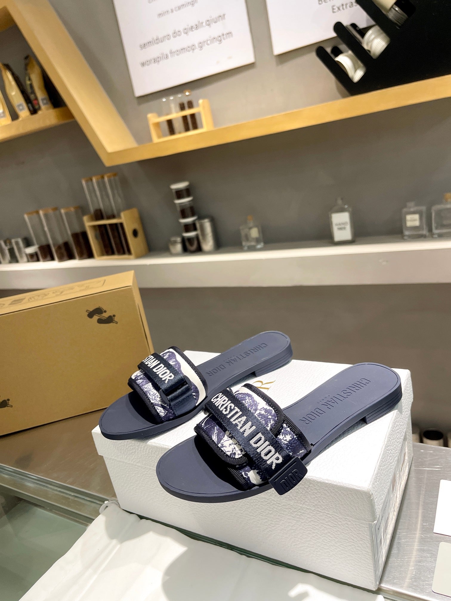 DWAY SLIDES IN NAVY BLUE WHITE CANVAS