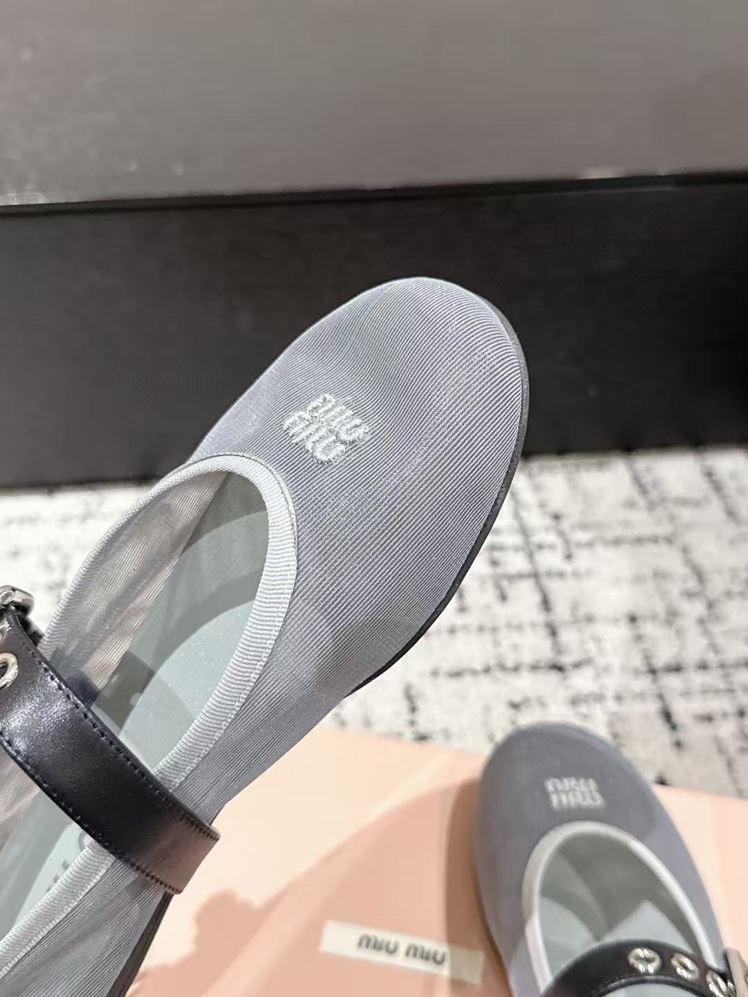 MM BALLET FLATS IN GREY MESH AND LEATHER