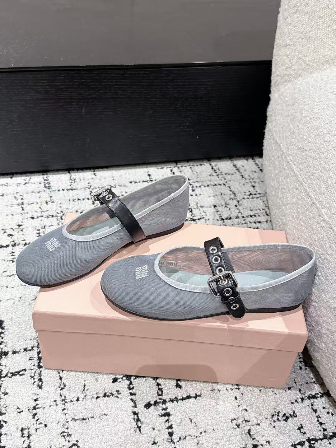 MM BALLET FLATS IN GREY MESH AND LEATHER
