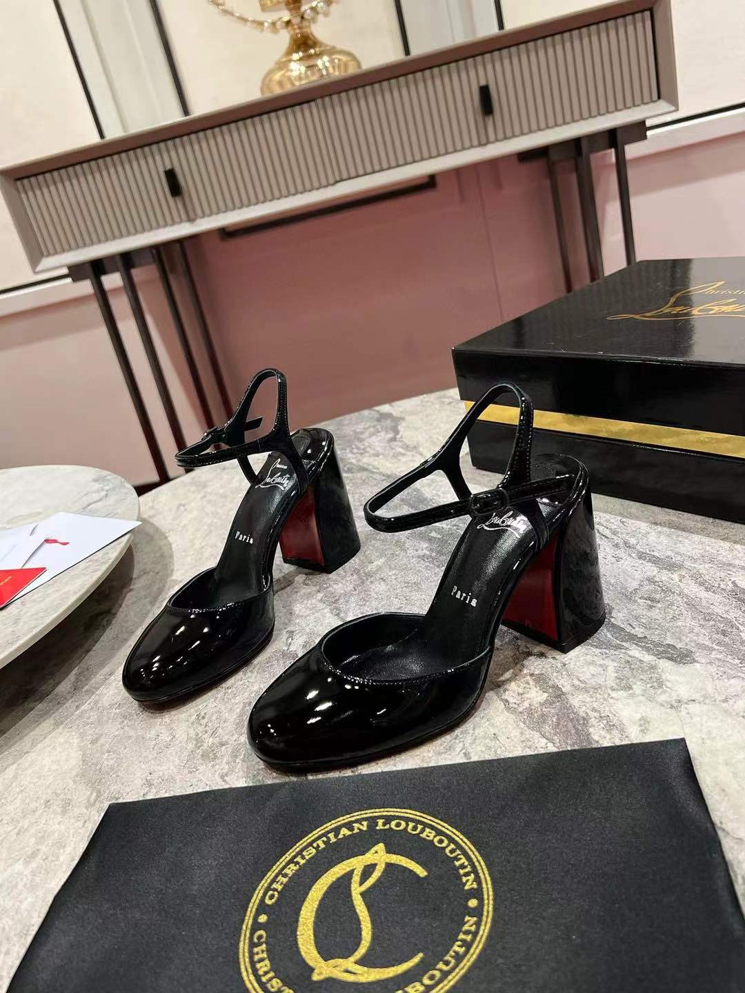 ANKLE STRAP HIGH HEELS IN BLACK PATENT CALFSKIN