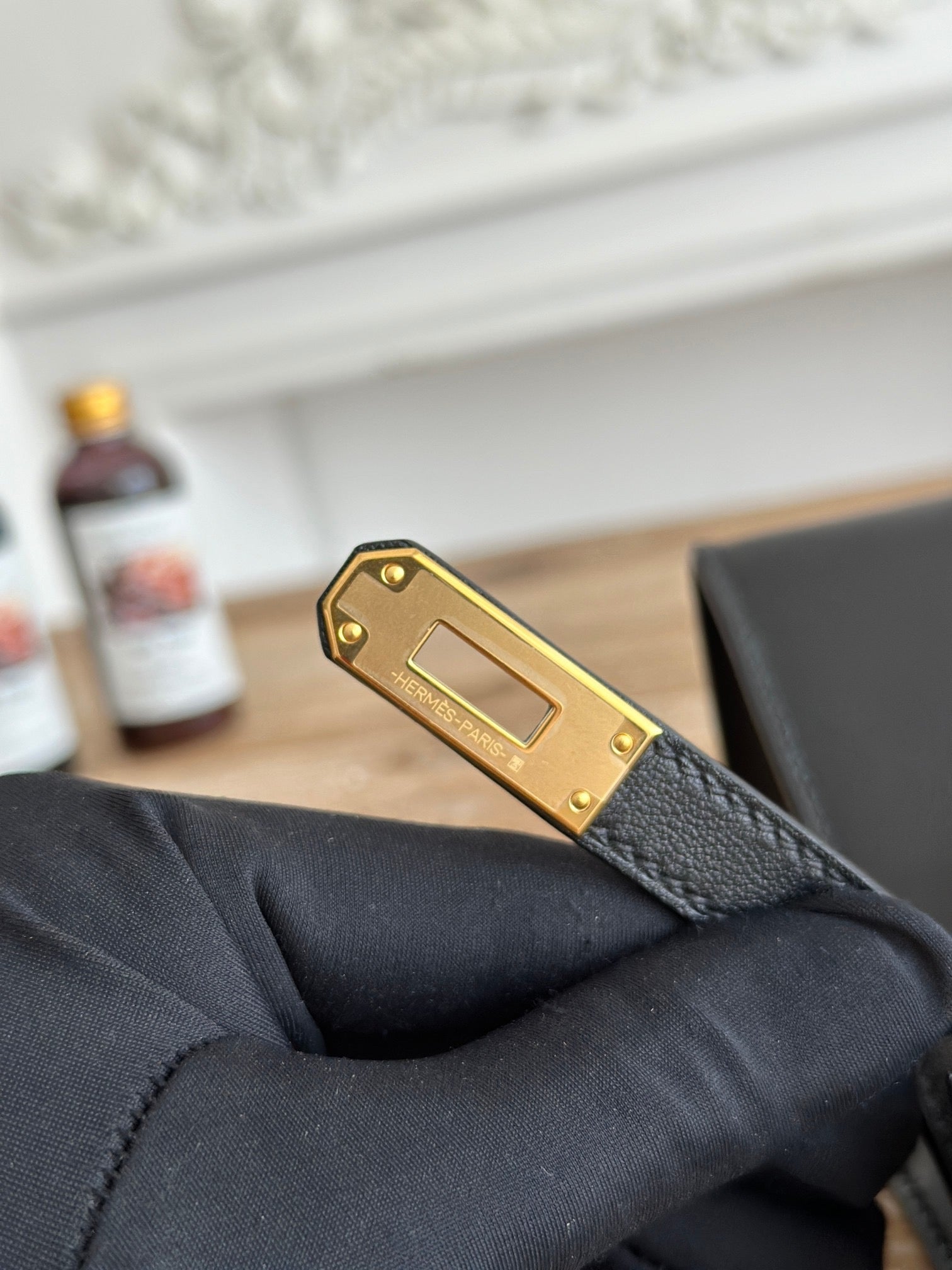 HM KELLY POCHETTE 22 IN BLACK CALFSKIN GOLD HARDWARE