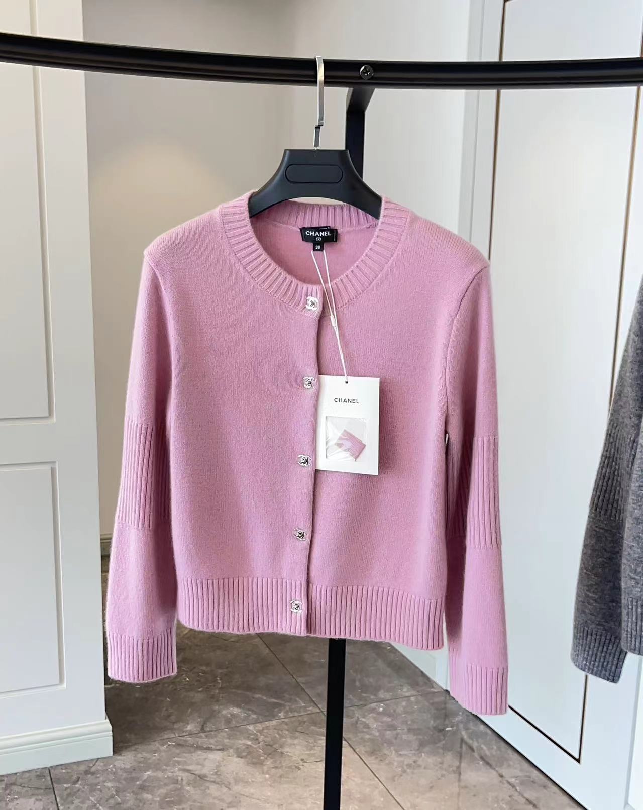 CC  CRYSTAL BUTTON PINK CARDIGAN