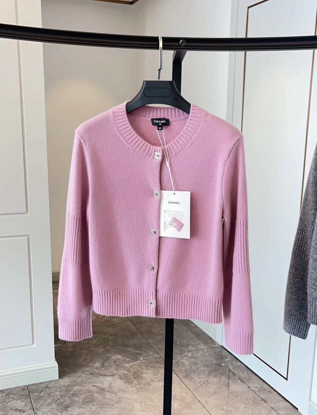 CC  CRYSTAL BUTTON PINK CARDIGAN
