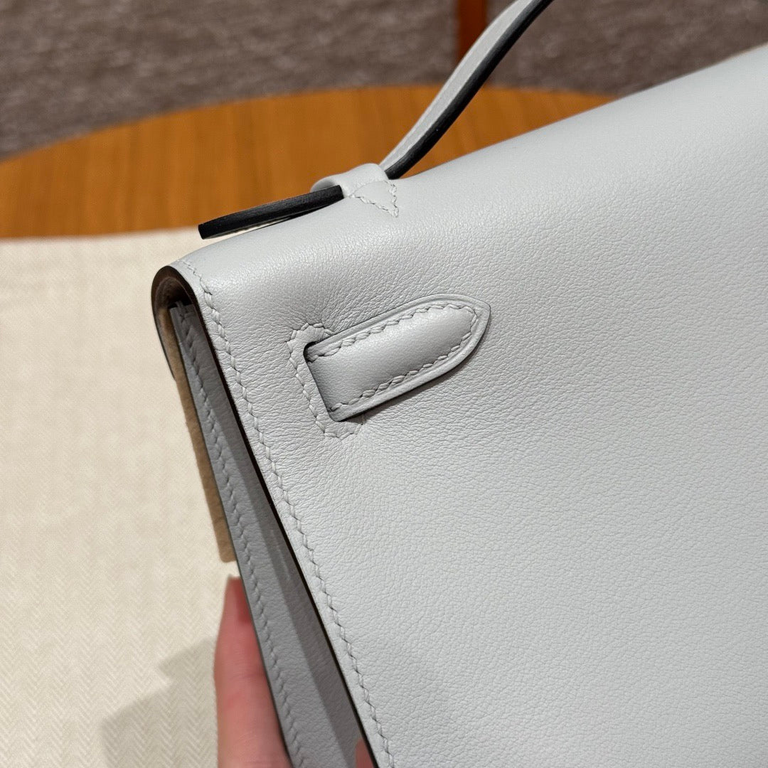 HM KELLY POCHETTE 22 IN LIGHT GREY CALFSKIN SILVER HARDWARE