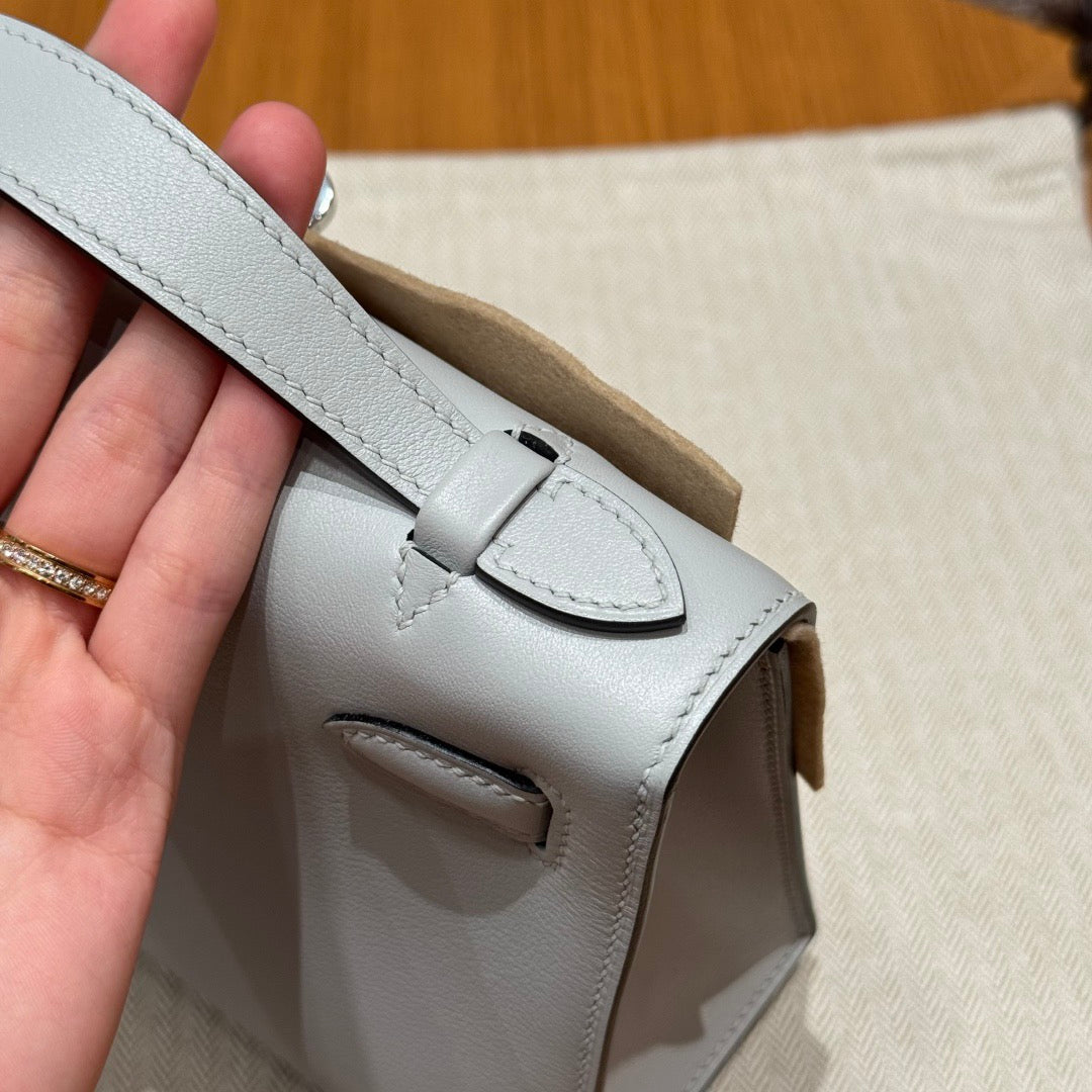 HM KELLY POCHETTE 22 IN LIGHT GREY CALFSKIN SILVER HARDWARE