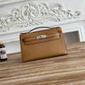 HM KELLY POCHETTE 22 IN CARAMEL BROWN CALFSKIN SILVER HARDWARE