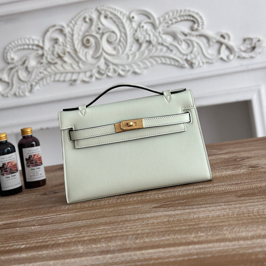 HM KELLY POCHETTE 22 IN LIGHT GREEN CALFSKIN GOLD HARDWARE