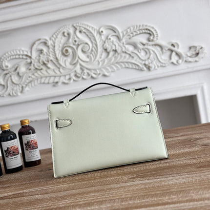 HM KELLY POCHETTE 22 IN LIGHT GREEN CALFSKIN GOLD HARDWARE
