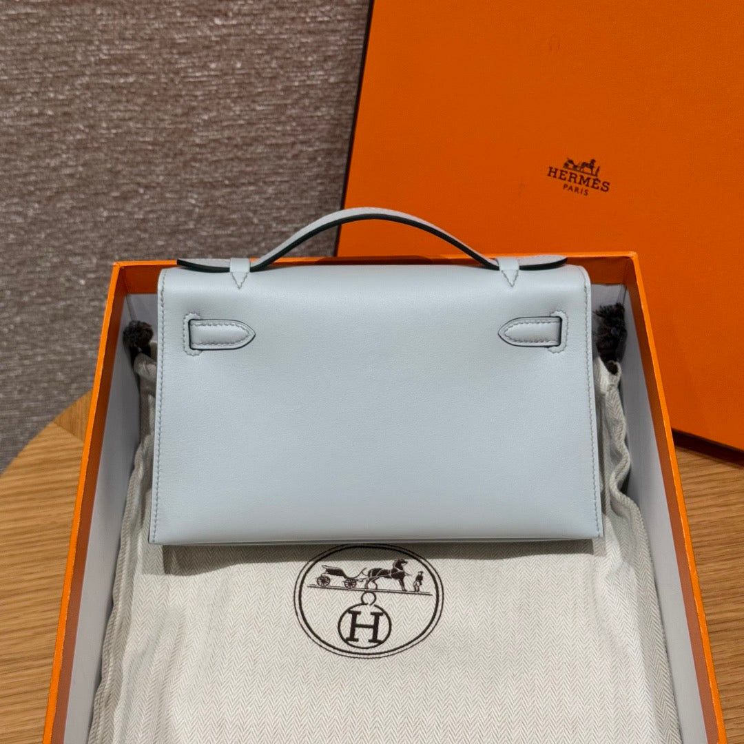 HM KELLY POCHETTE 22 IN LIGHT BLUE CALFSKIN SILVER HARDWARE