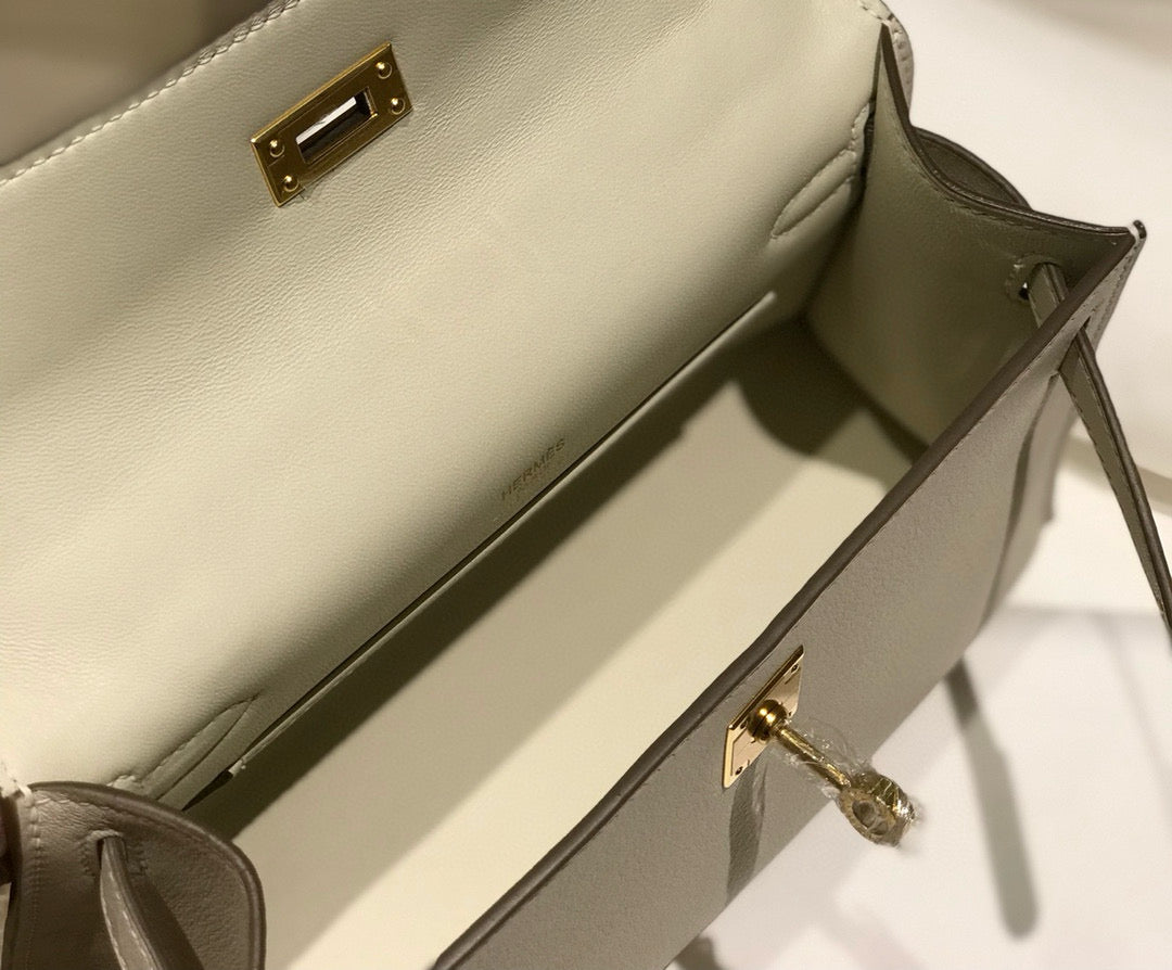 HM KELLY POCHETTE 22 IN BEIGE CALFSKIN GOLD HARDWARE