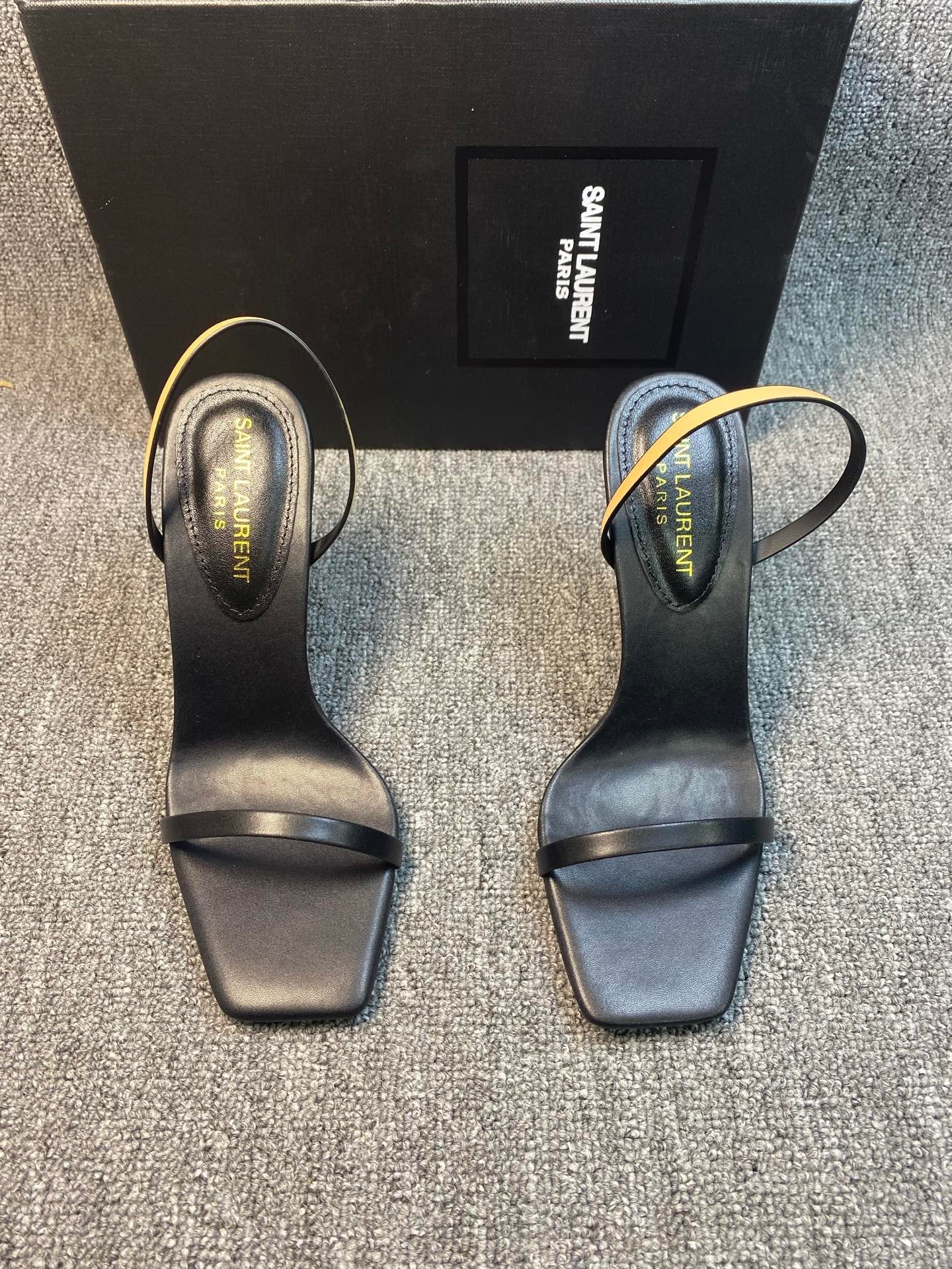 OPAQUE HIGH HEELS IN BLACK CALFSKIN