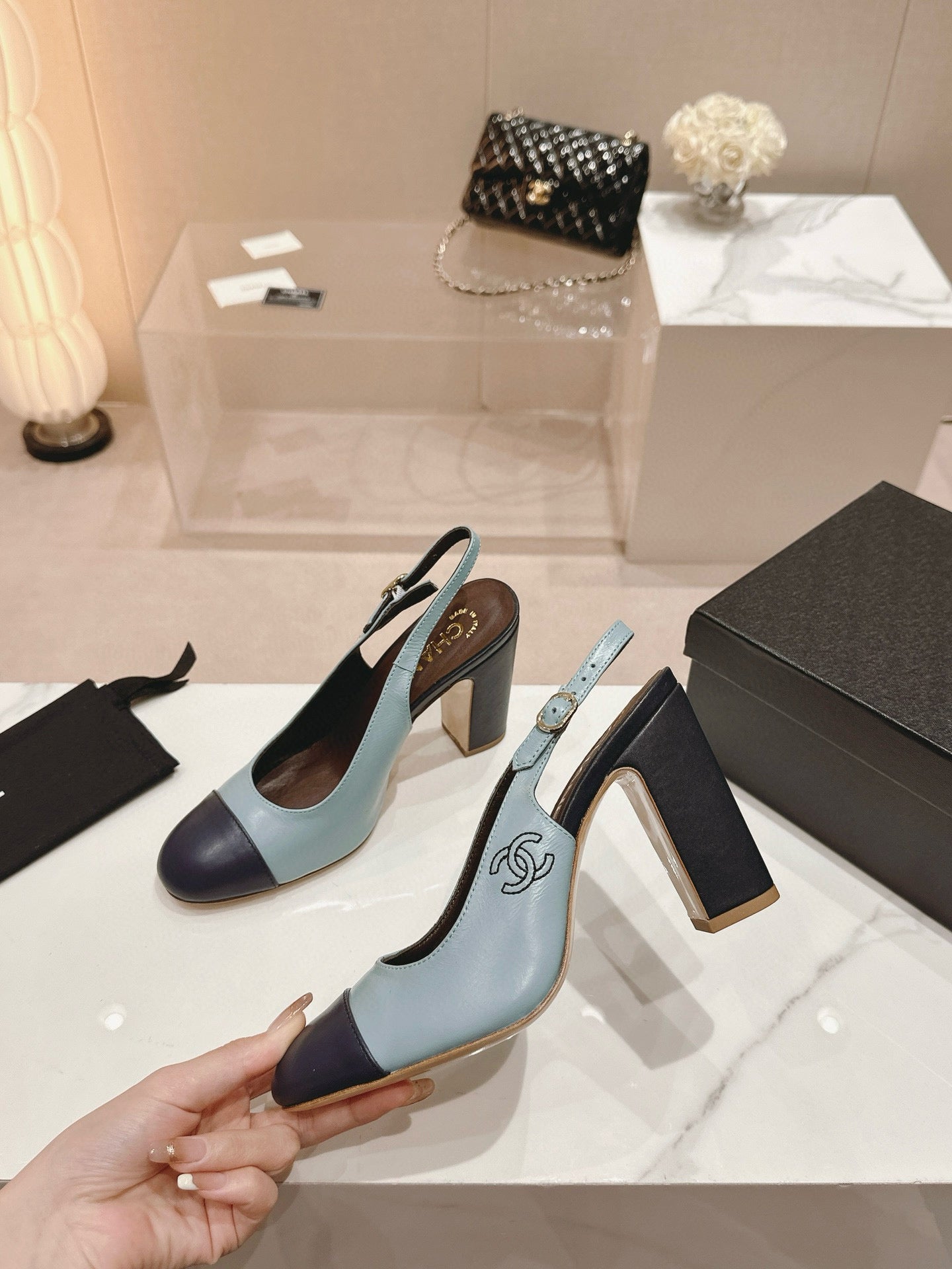CC SLINGBACK PUMPS IN BLUE AND BLACK CALFSKIN