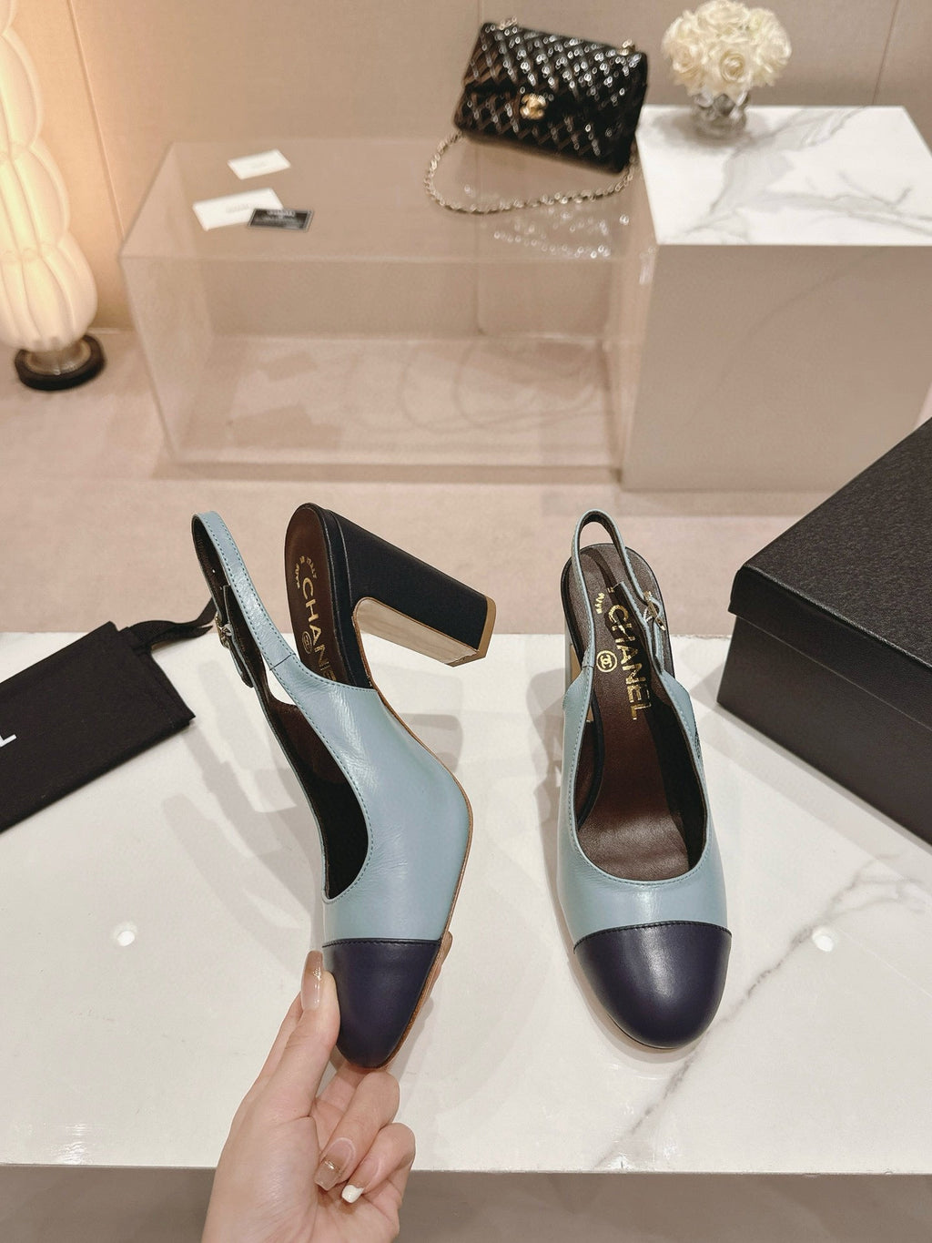CC SLINGBACK PUMPS IN BLUE AND BLACK CALFSKIN