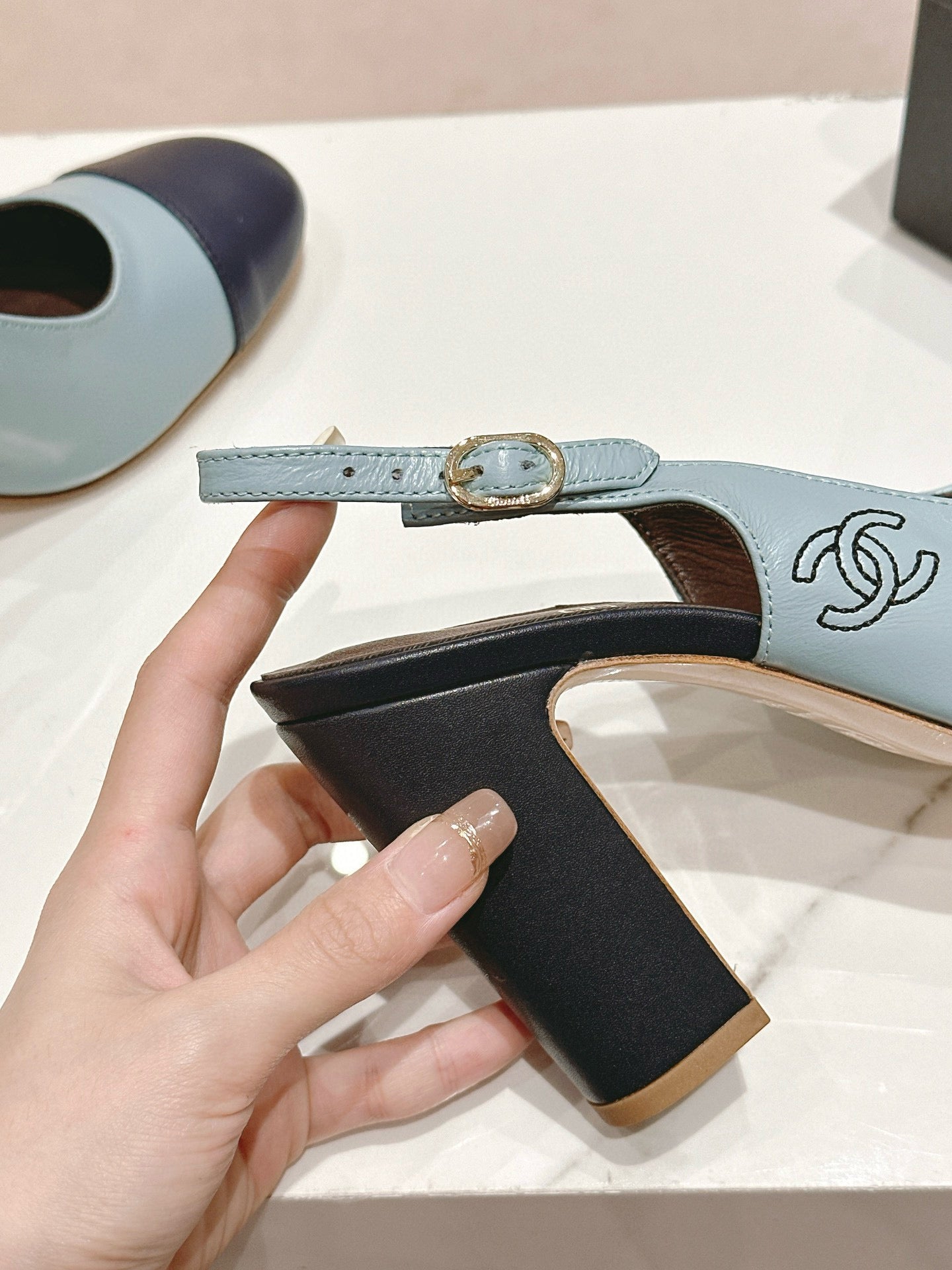 CC SLINGBACK PUMPS IN BLUE AND BLACK CALFSKIN