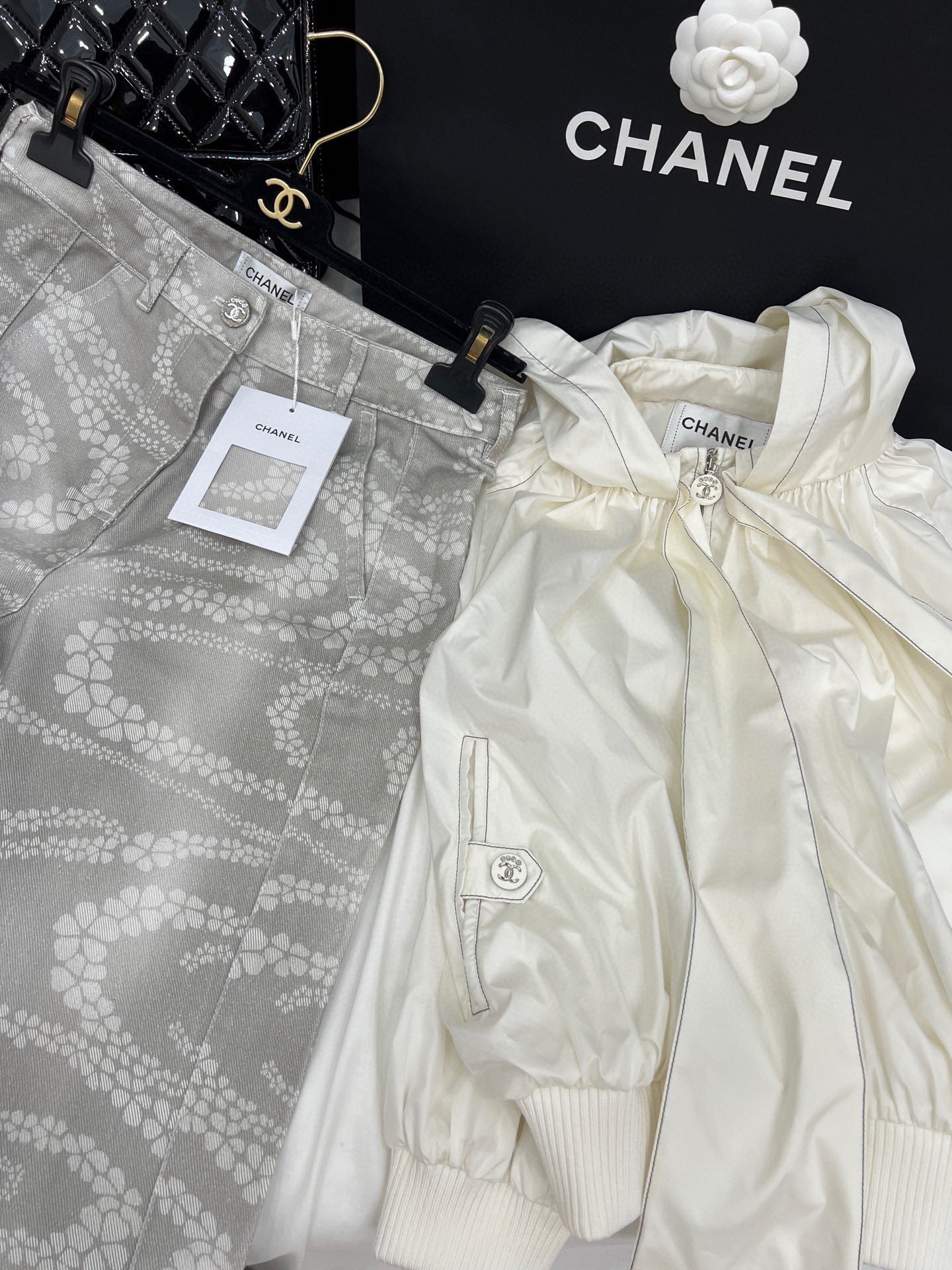 CC WIDE LEG PANTS IN GREY FLORAL SILK