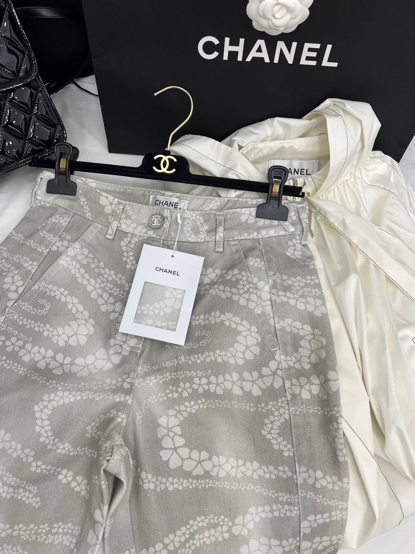 CC WIDE LEG PANTS IN GREY FLORAL SILK
