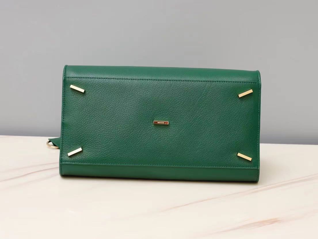 FERR STUDIO BAG 22 IN GREEN CALFSKIN GOLD-TONE HARDWARE