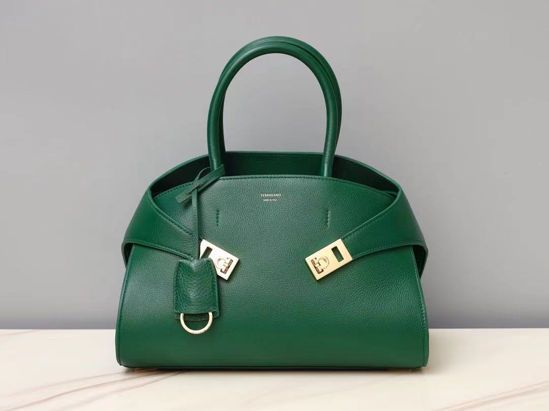 FERR STUDIO BAG 22 IN GREEN CALFSKIN GOLD-TONE HARDWARE