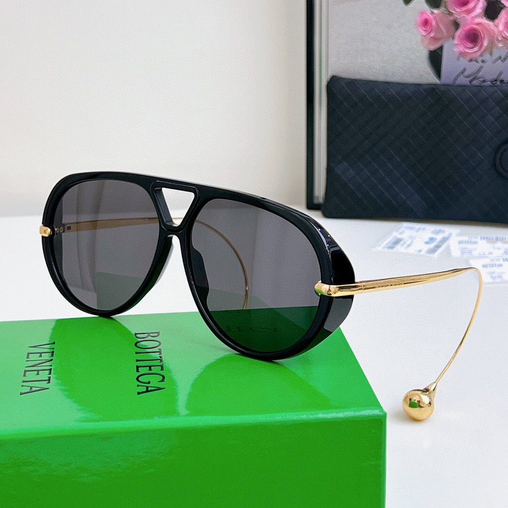 BOTTEGA VENETA SUNGLASSES IN BLACK ACETATE AND METAL